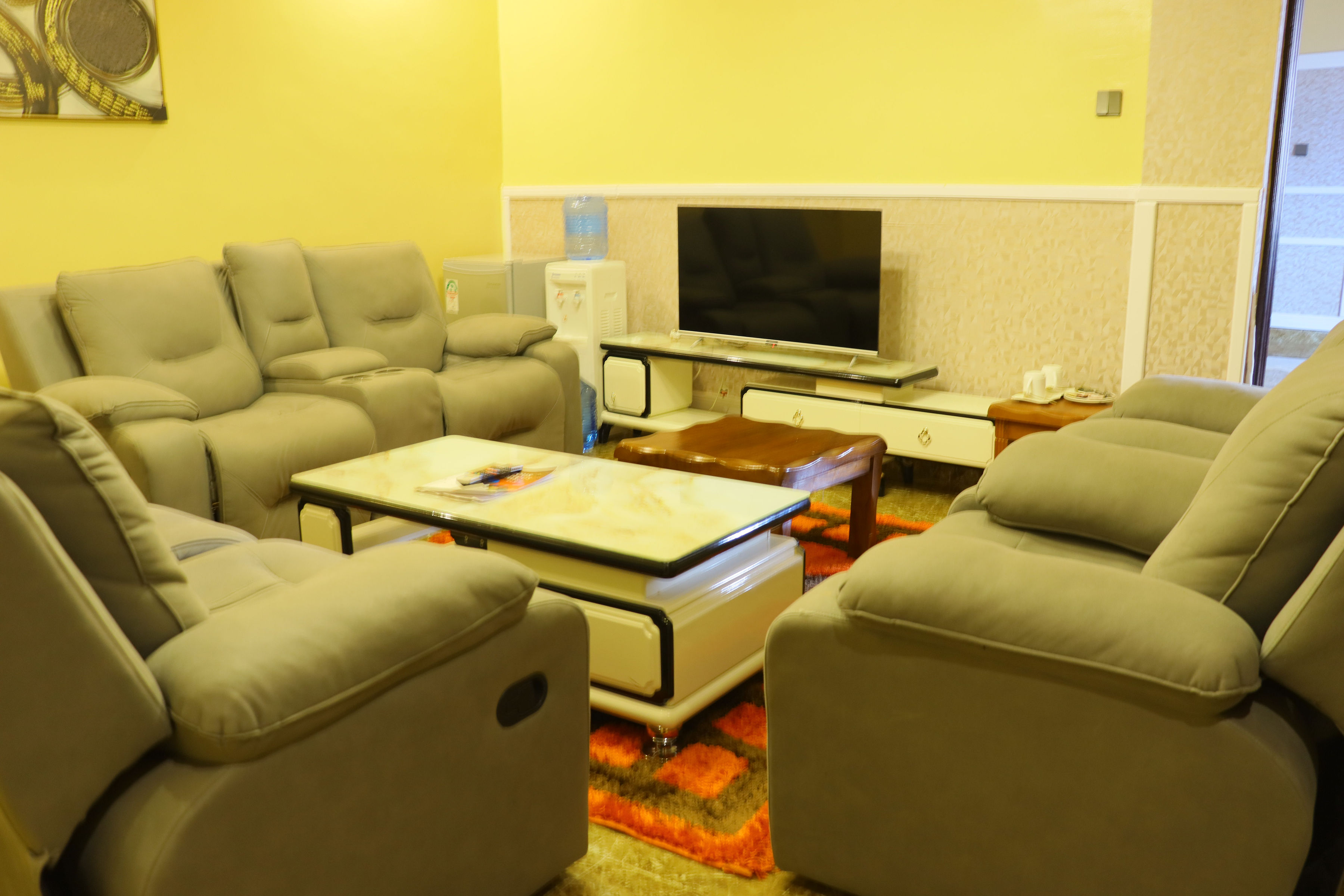 Famous Gates Hotel — Mogogoshiek interior